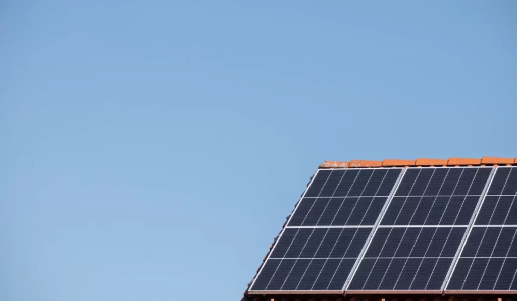 paneles-solares-tejado-vivienda-unifamiliar
