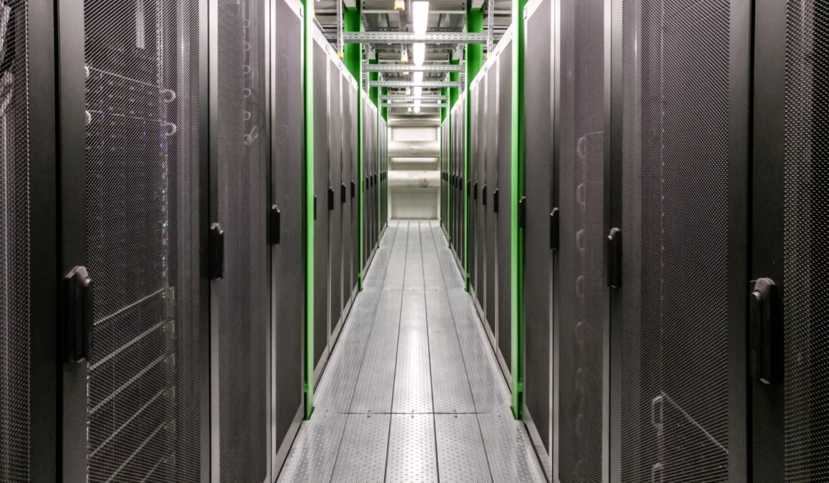 sala-servidores-corredor-datacenter